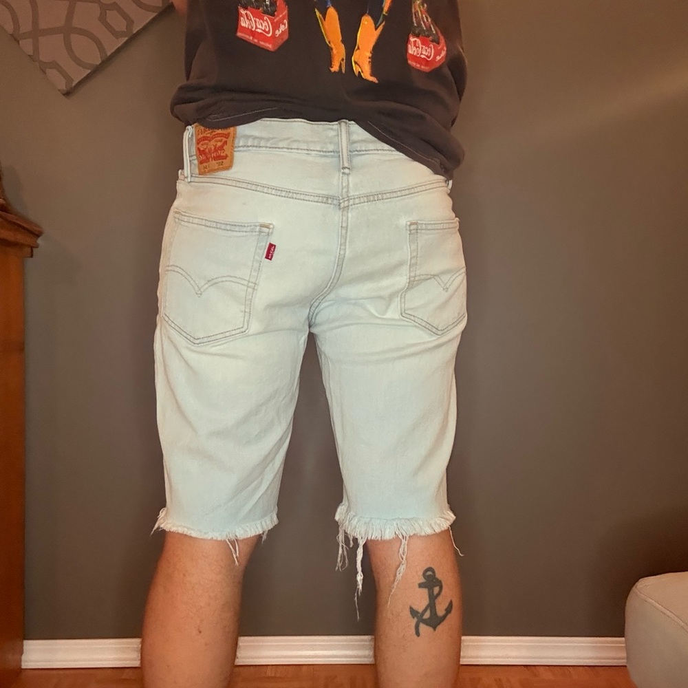 Levi’s 5’11 Light Blue Distressed Denim Shorts - Picture 3 of 3